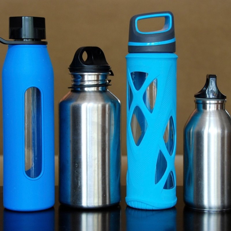 Garrafas térmicas de inox em várias cores